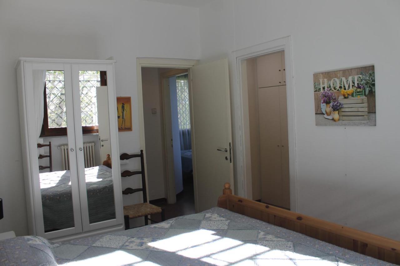 Casa Vacanze Tana Della Volpe Ispra Exterior foto